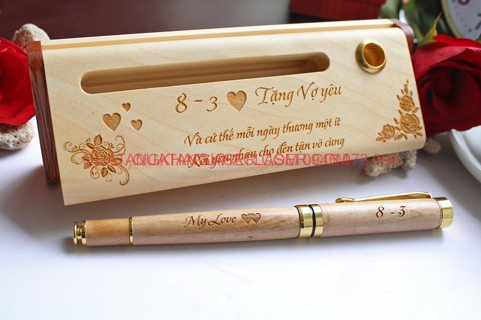 Bút gỗ khắc tên the yêu cầu khách hàng làm quà tặng sinh nhật món quà ý nghãi nhất